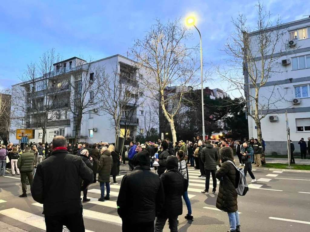 Crna gora studenti blokirali saobraajnicujpg