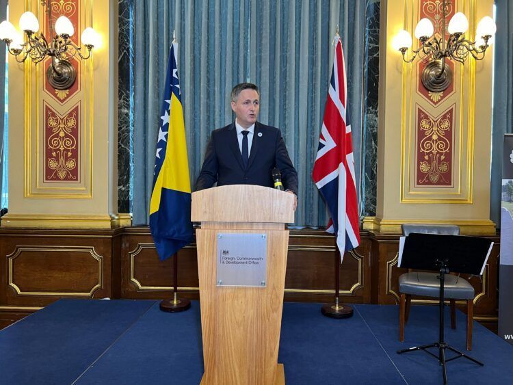 Denis becirevic u londonu obracanje 1jpg