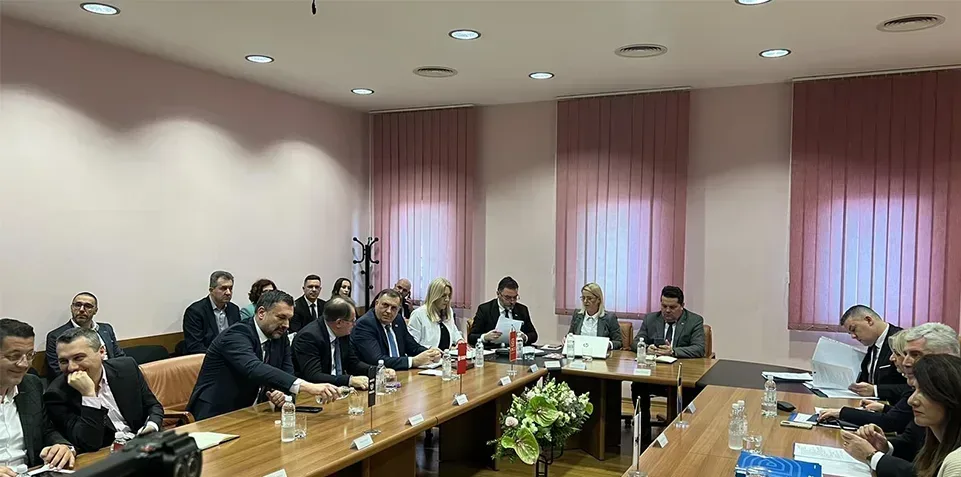 Dodik sastanak trojka