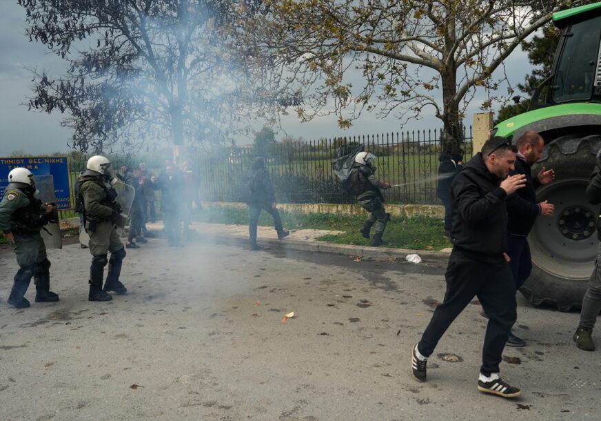 Grcka poljoprivrednici policija grcka sukob 872x610