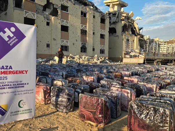 Islamska zajednica u pomoci gazi nakon deka slijedi podjela odjece iz gaza 693ff984820cb