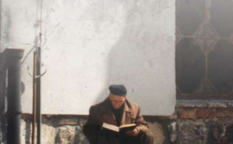 Izlozba knjiga pod opadom