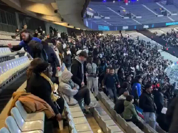 Izraelski navijaci napadnuti na stadionu sire se snimci iziziz 67365c8450568
