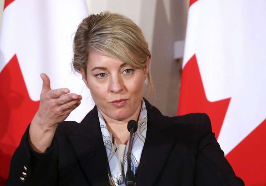 Melanie joly 872x610