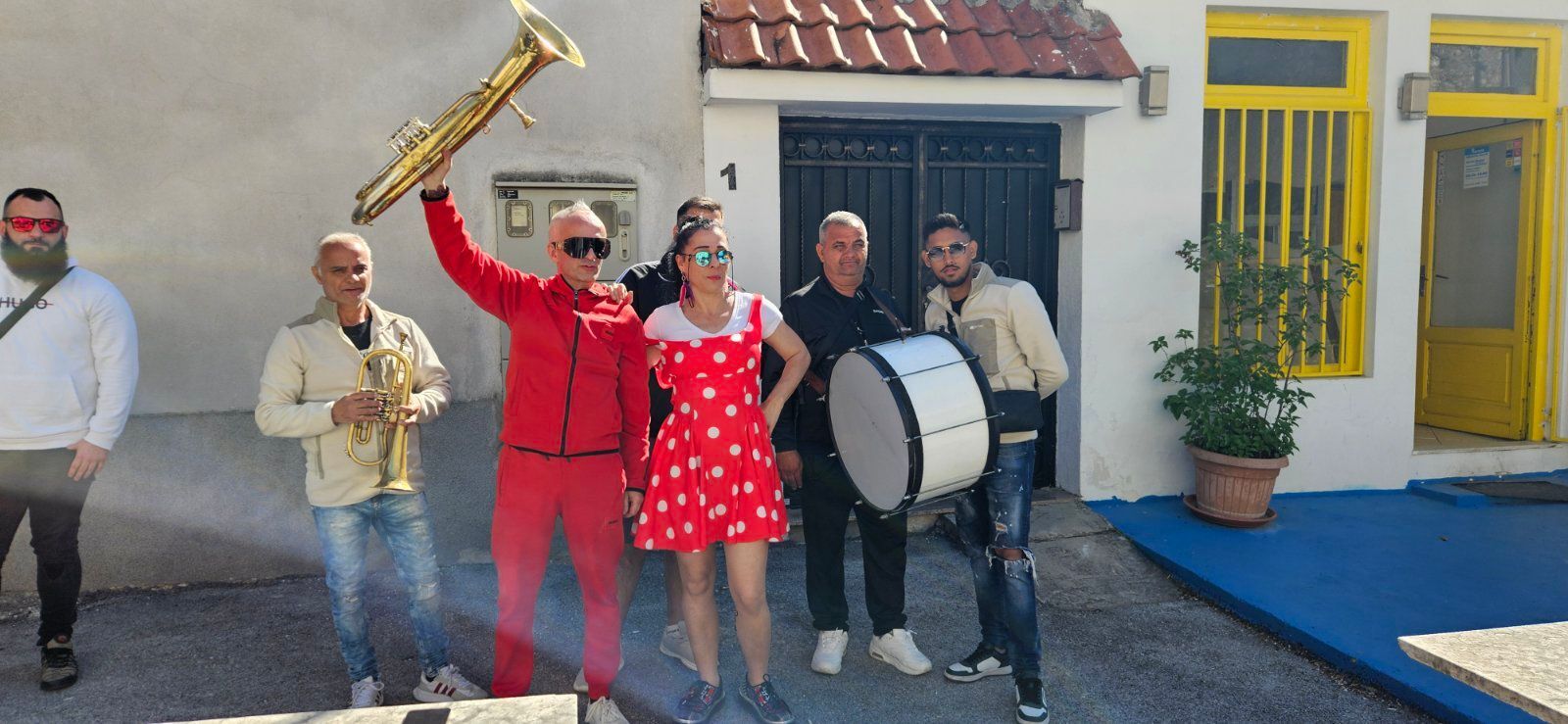 Mostarac proslavio kraj braka kao novi poetakgpxl3icwaaauzt3jpeg