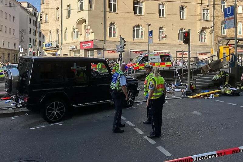 Njemacka Stuttgart 04 zabio u grupu ljudi na tramvajskoj stanici