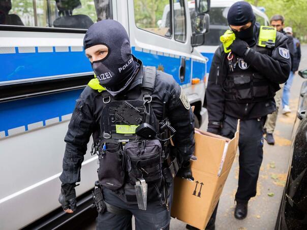 Njemacka policija pretres islamski centar U Brandenburgu Foto: NBC News