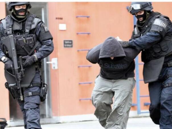 Policija austrija hapsenje 12 heute.at