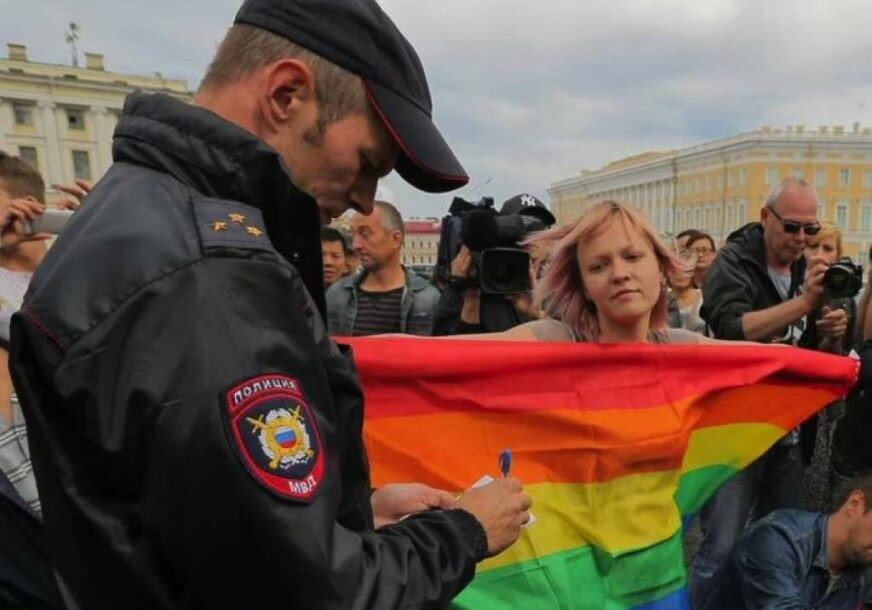 Policija i LGBT 872x610