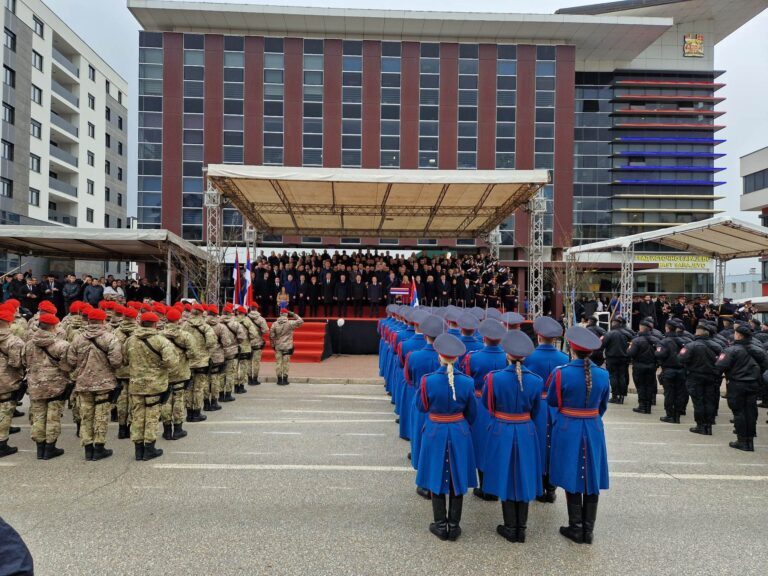 Postrojavanje rs neustavniqq 768x576
