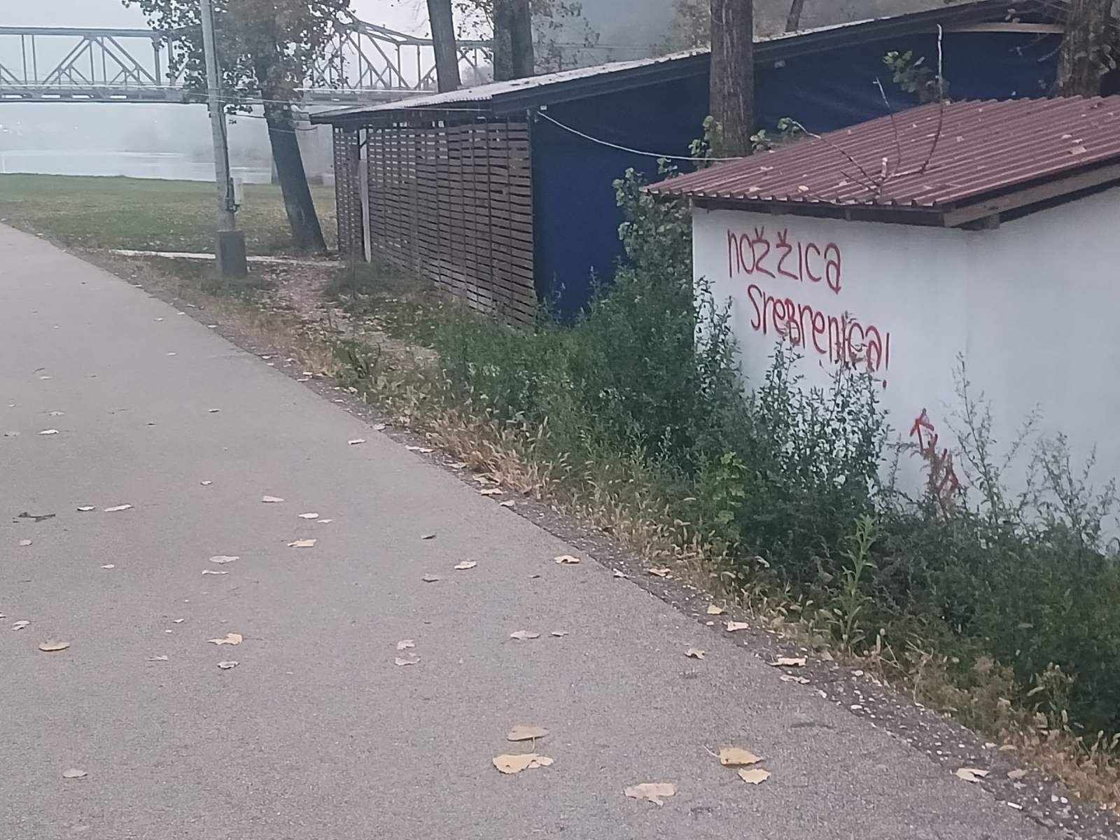 Sramotna poruka na obali drine 2jpg