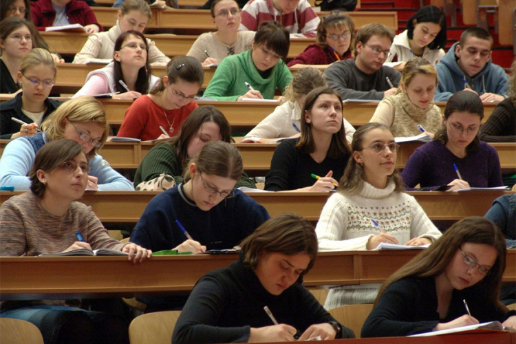 Studenti
