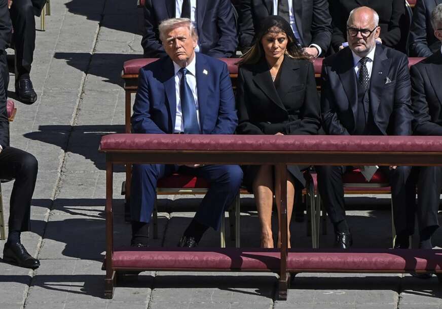 Trump melanija papa 1 872x610