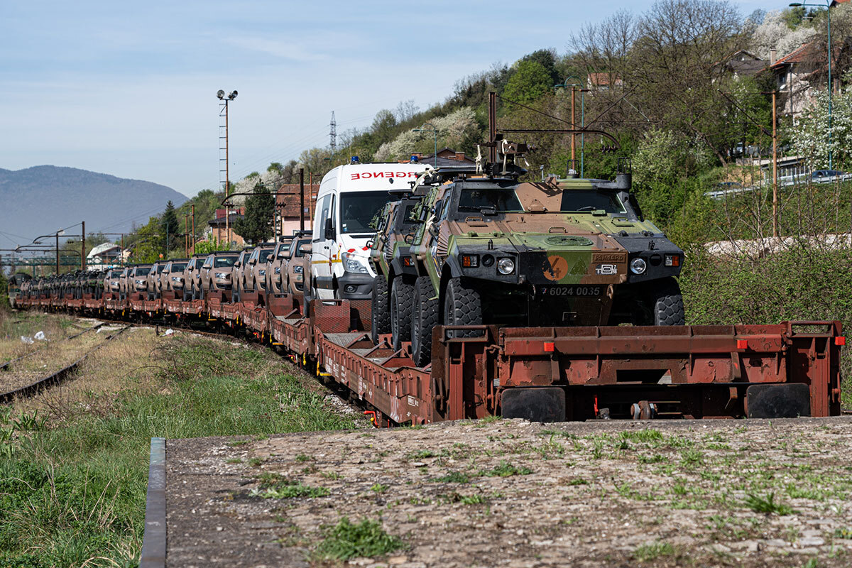 EUFOR foto  EUFOR Trupe i oprema