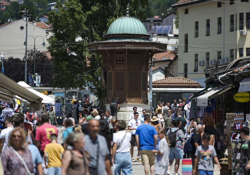 Turisti ljeto bascarsija juni 1 872x610