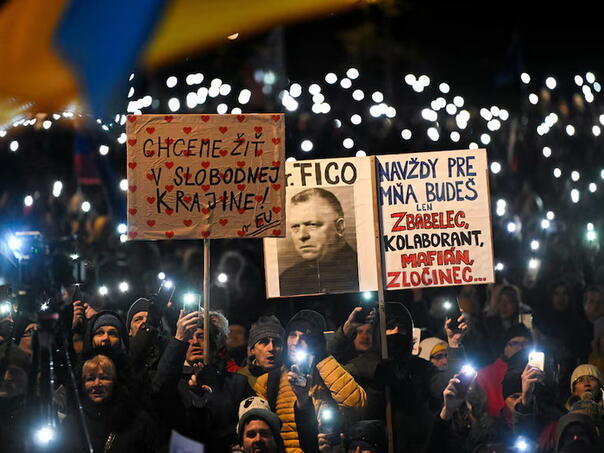 U slovackoj protesti zbog ficove politike prema rusiji i ukrajini slovacka protesti 678182433a068