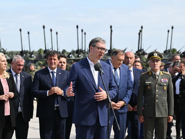 Aleksandar Vucic Vojska Srbije