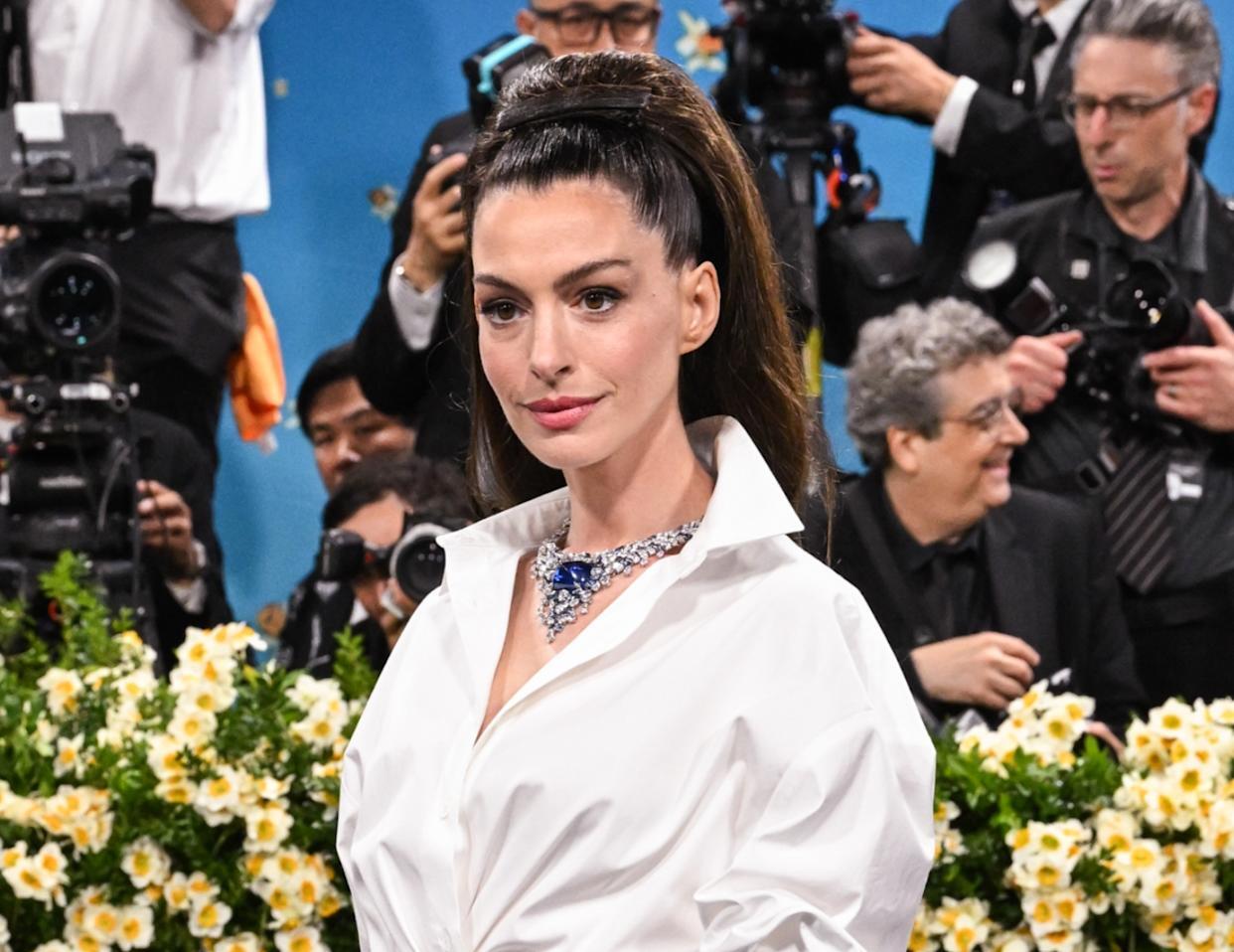 Anne Hathaway yahoo