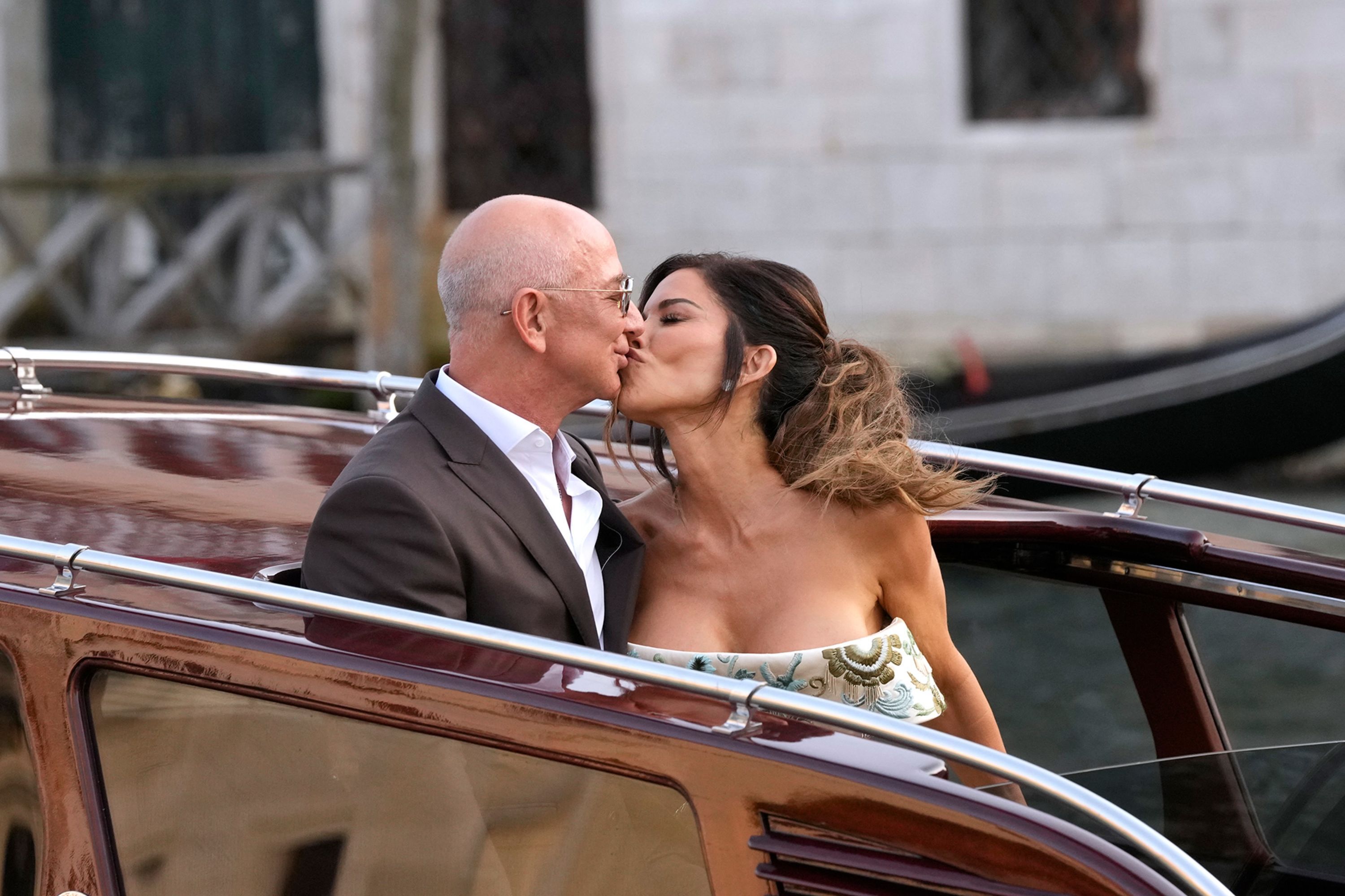 Jeff Bezos Lauren Sanchez CNN