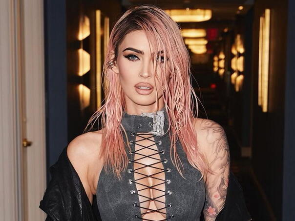Megan fox dosla na zabavu u korzetu i gacicama fanovi je napali megan fox 65cb133edb121