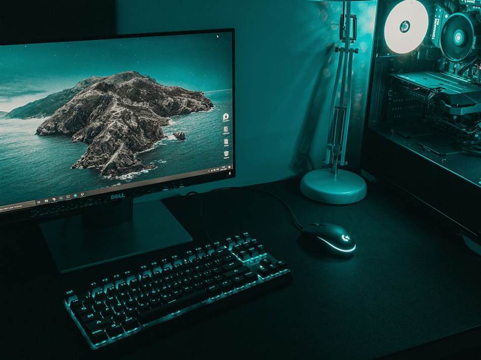Racunar kompjuter Foto Unsplash
