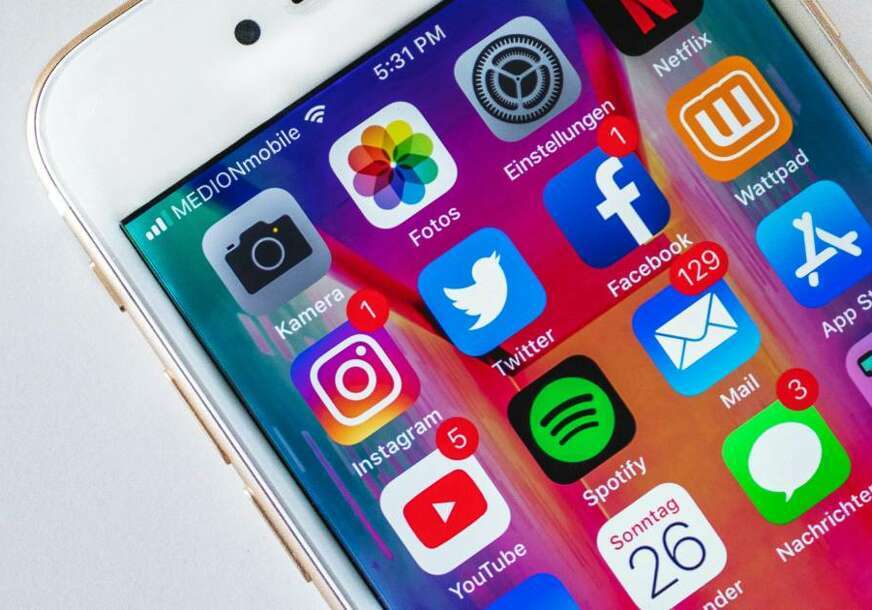 Drustvene mreze facebook instagram mobitel aplikacije 872x610