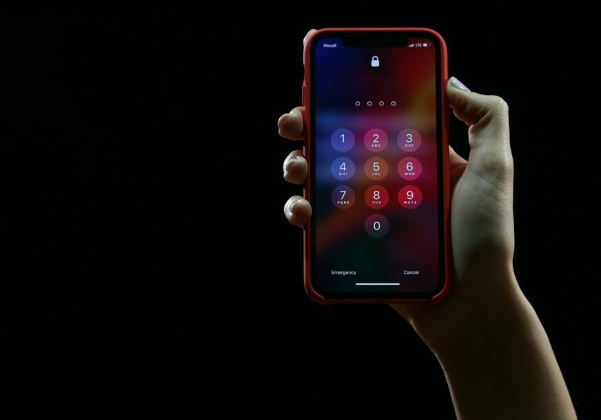 Telefon ilustracija scaled 872x610