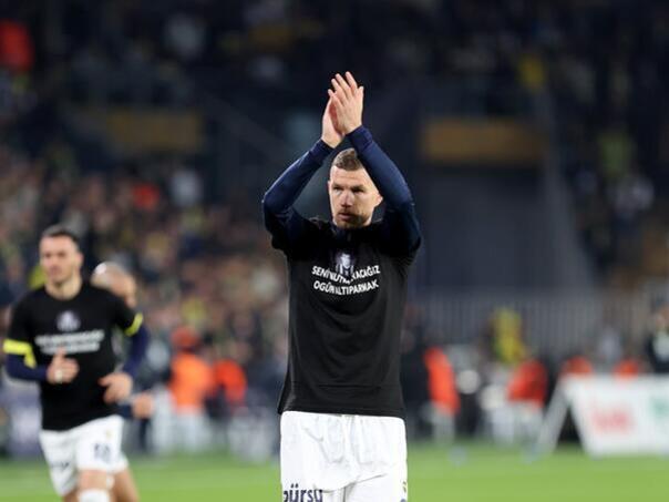 Edin Dzeko X
