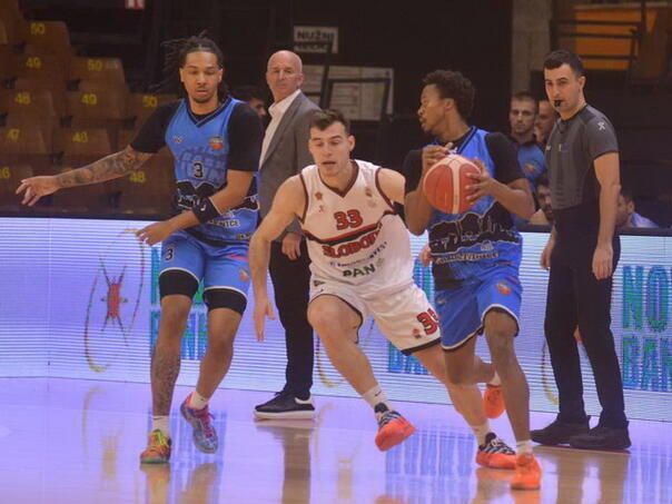 Kosarkasi slobode nadigrali basket iz zivinica sloboda 69334186c8d82