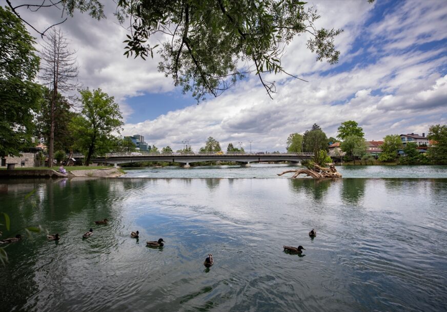 AA 20230625 31519776 31519761 BIHAC I LJEPOTE UNE MEDU NAJPOPULARNIJIM TURISTICKIM DESTINACIJAMA U BIH 872x610