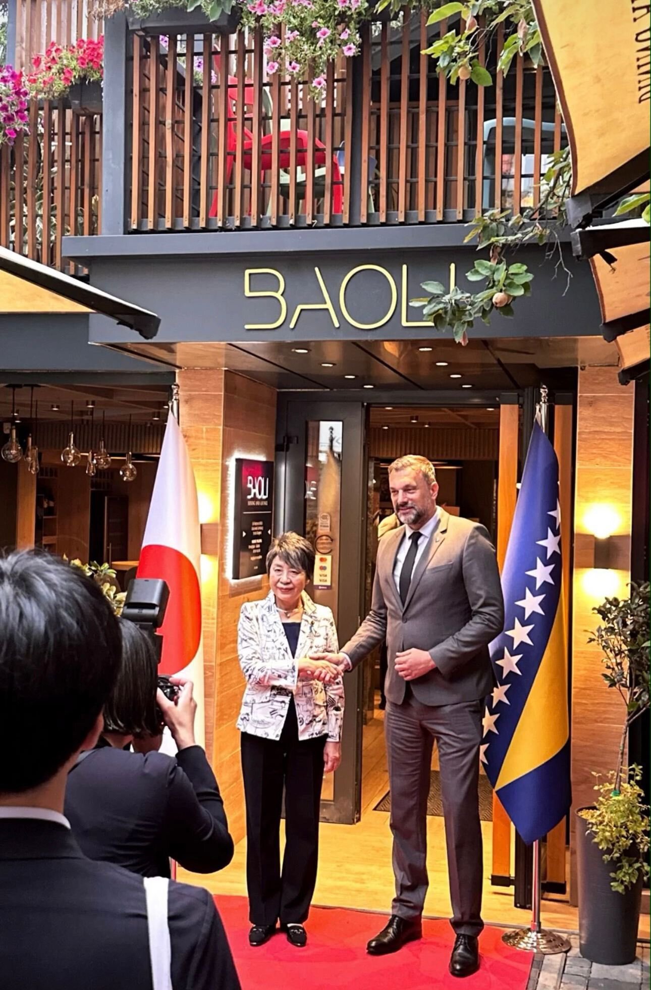 Yōko Kamikawa elmedin konakovic restoran