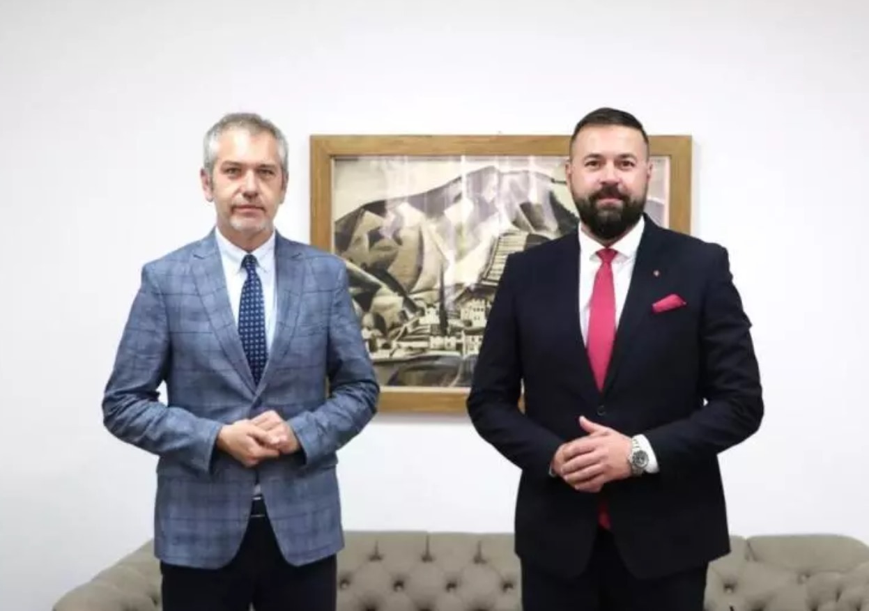 Dogovori da Sanjin Kodrić i Preporod izrade "prvu bosanskohercegovačku kraljevsku operu" prema romanu Jasmina Imamovića, a pod pokroviteljstvom trojke.