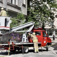Obrušila se fasada bivše 'Estrade' u centru Sarajeva foto vatrogasci