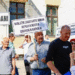 Mostar gradjani s transparentnima ispred vijecnice1 Bljesak