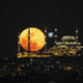 Rizor punog Mjeseca iznad Camlica dzamije u Istanbulu