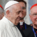Kevin Farrell i papa franjo