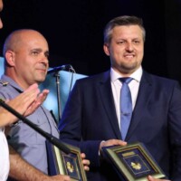 Kozlica  i Habibija, smiješni  političko-policijski duo,  "drže sve pod kontrolom"