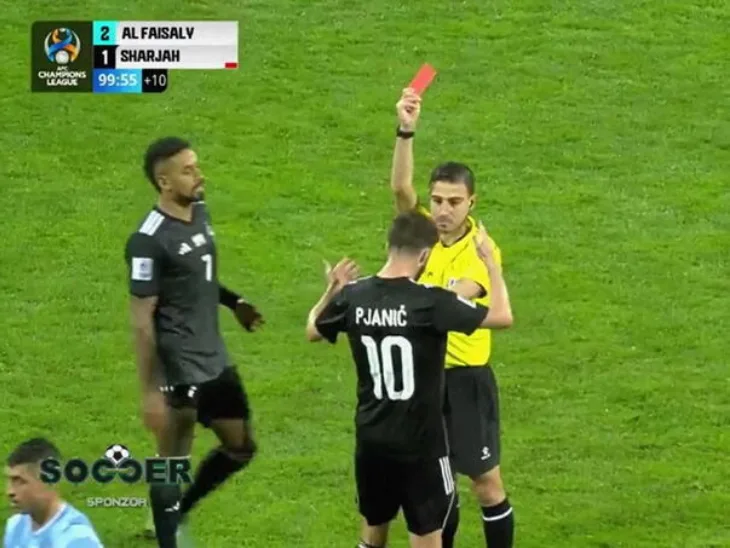 Miralem Pjanic crveni