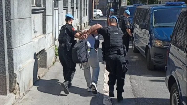 Policija ks Privođen u julu prošle godine. Facebook kremelji i ekipe
