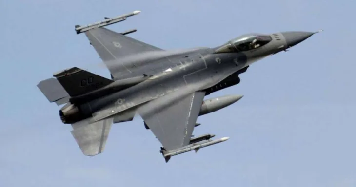 avion f 16 fena