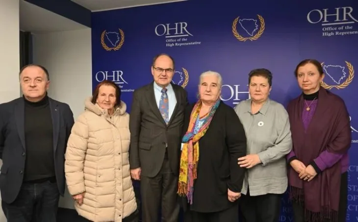 Majke Srebrenice S Chmidt