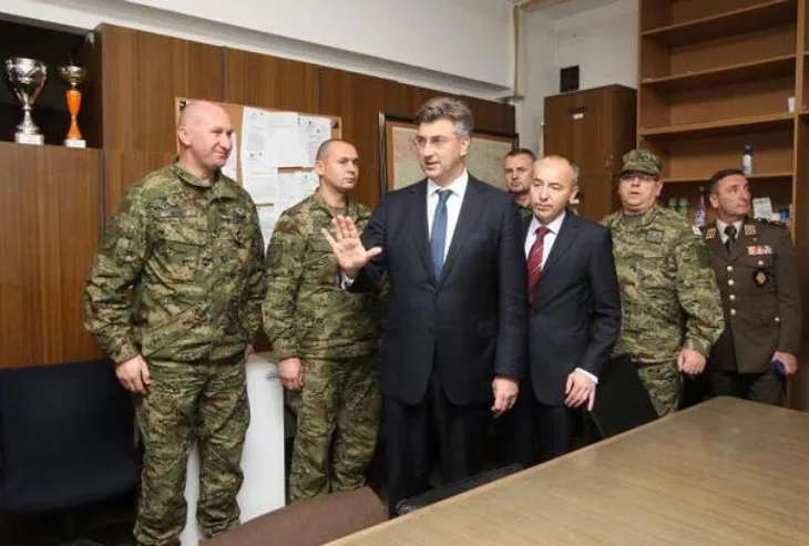 Andrej Plenković vojska