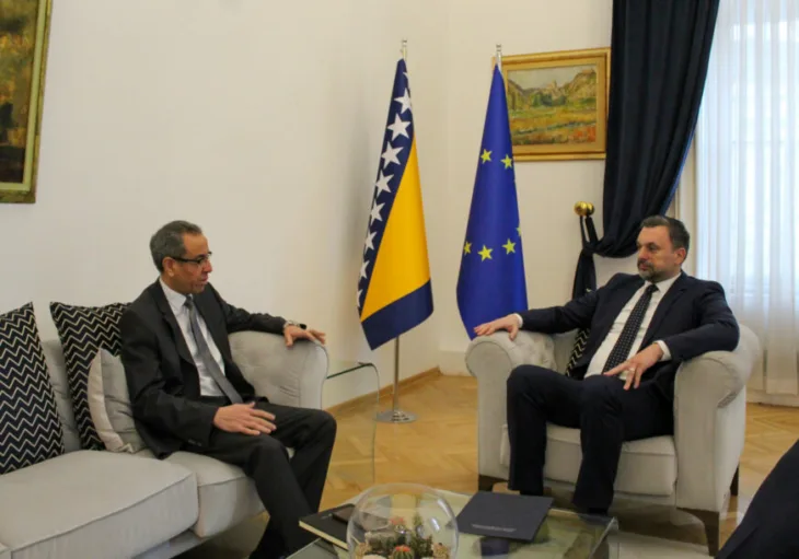 Konakovic sa ambasadorom egipta scaled 872x610