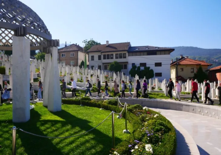 Memorijalni centar sarajevo kovaci mezarje foto oni