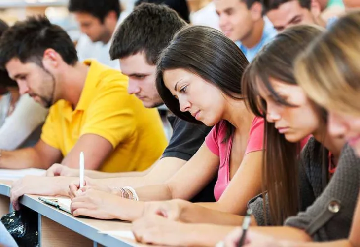 Studenti predavanje ucenje foto HUFFINGTONPOST.COM