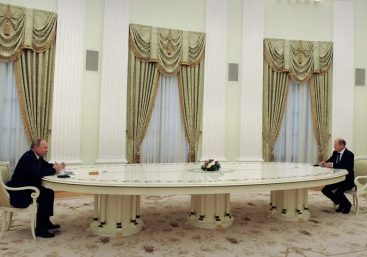 Vladimir Putin Olaf Sholz EPA