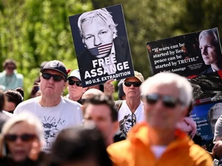 Julian Assange