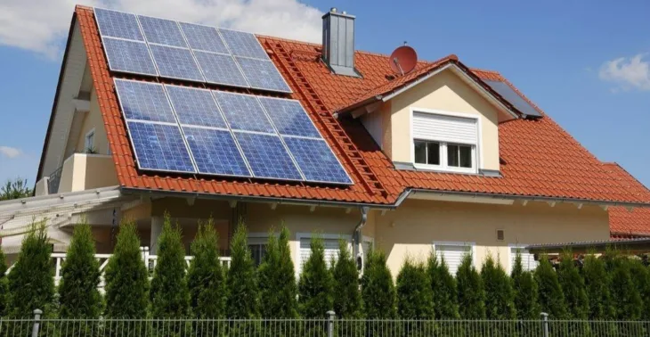 Solarni paneli na kuci