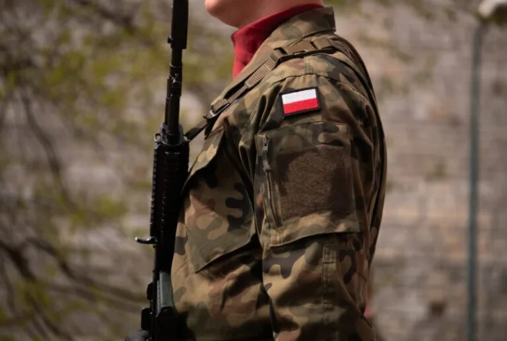 Poljska vojnik shutterstock 2154864211 768x518