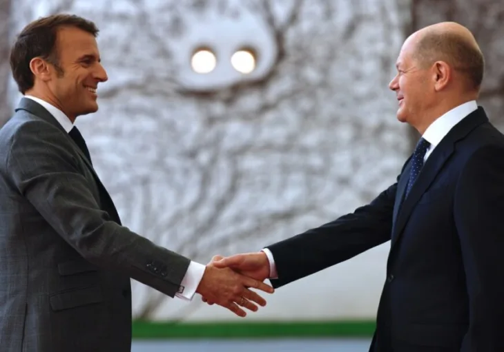 Emanuel Macron Olaf Sholz EPA